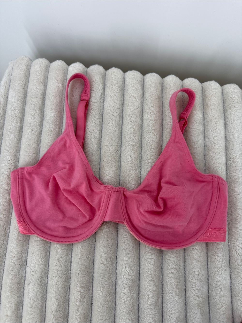 Victoria’s Secret Unlined T shirt Pink Underwire Bra 34C
